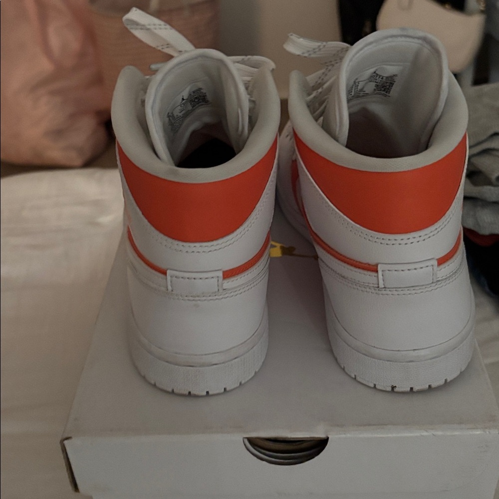 Jordan Air 1 Mid SE Bright Citrus and White - Picture 7 of 8